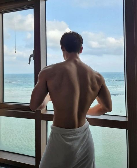 Men With Muscular Backs, Chiseled Body Men, Tall Muscular Brunette Guy, Muscular Backs Men, Man With Towel Around Waist, Guys Back Muscles Aesthetic, Man In Towel Aesthetic, Tall And Muscular Guy, Muscle Back Men