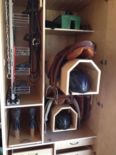 I want this!! Tack Locker Ideas, Tack Box Ideas, Diy Tack Locker, Small Tack Room Ideas, Tack Cabinet, Tack Closet, Tack Room Ideas, Horse Tack Boxes, Saddle Storage