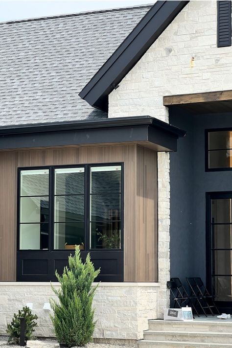 The classic black & white design aesthetic is here to stay in 2024! This combination, paired with oak wood tones is such a striking yet classic look that is sure to stand the test of time. New Construction | Home Trends 2024 | Home Design | Minnesota Home Trends | Black & White Design Aesthetic Black White Exterior, Black White Design, Exterior Inspiration, Minnesota Home, Exp Realty, Construction Home, White Exterior, Wood Tones, Home Trends