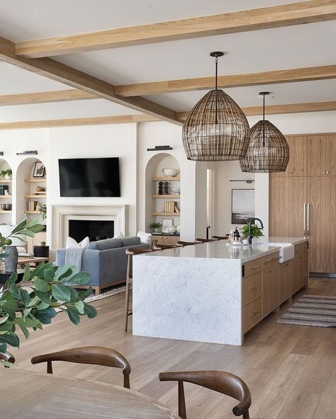 Split Rock Custom Homes | Utah (@splitrockcustomhomes) • Instagram photos and videos Makeover Kitchen, Grand Kitchen, Alternative Flooring, Natural Wood Flooring, Becki Owens, Kitchen Organisation, Inspiration Kitchen, Island Kitchen, Kitchen Decorating