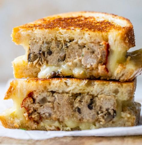 Transform leftover meatloaf into a mouth-watering meatloaf sandwich. This easy and traditional sandwich will convert any meatloaf questioner. Meatloaf Sandwich Recipe, Leftover Meatloaf, Meatloaf Sandwich, Leftovers Recipes, Sandwich Recipes, Meatloaf, Mouth Watering, Nom Nom, Sandwiches