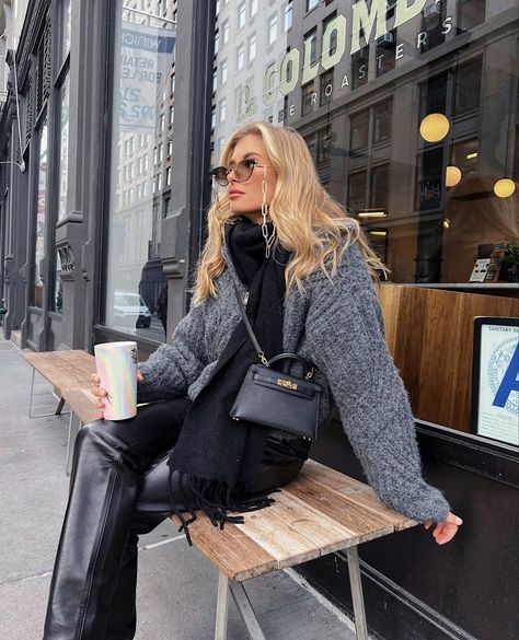 Powerful Women Fashion, Minimalist Aesthetic Outfit, Winter Inspo Outfits, Xenia Adonts, Apres Ski Outfits, Street Style Chic, Outfits With Hats, Work Fashion, Daily Outfits