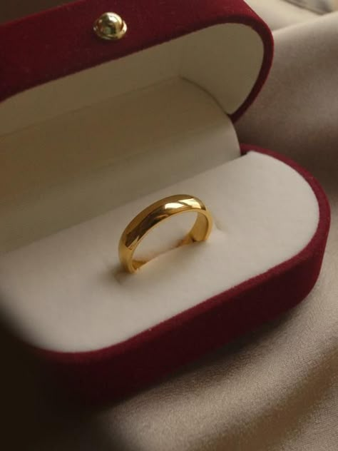 خواتم خطوبة, Couple Ring Design, Unique Gold Jewelry Designs, Gold Jewels Design, Trendy Rings, Engagement Rings Couple, New Gold Jewellery Designs, Gold Earrings Models, Modern Gold Jewelry