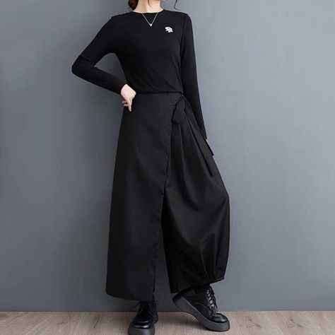 Wrap Hakama Pants | Eiyo Kimono Tie Pants Pattern, Japanese Wide Leg Pants, Modern Monk Fashion, Japanese Pants Hakama, Modern Hakama Pants, Hakama Pants Outfit, Hakama Pants Pattern, Modern Samurai Fashion, Modern Kimono Dress