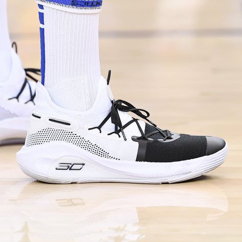 Bleacher Report Kicks on Instagram: “CURRY 6. 👀🔥” Basketball Shoes Stephen Curry, Curry Basketball Shoes, Curry 4, Curry Shoes, Curry Basketball, Hype Beast, Best Basketball Shoes, Expensive Shoes, Bleacher Report