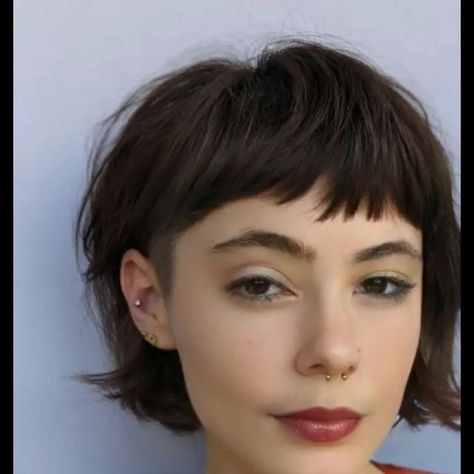 Ear Length French Bob, Very Short Hair With Fringe, Short Bangs With Short Hair, Short Hair Small Face, Short Shag Undercut, Short Fringe Short Hair, Mullet Bob Haircut, Short Haircut Fringe, Berlin Haircut Woman