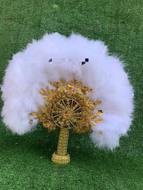 Bridal Feather Fan, Bridal Fan Bouquet, Bridal Fans Ghana, Marriage Hand, Bridal Hand Fan, Bridal Fans, Gowns Reception, African Wedding Theme, Feather Hand Fan