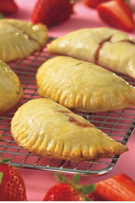 Hand Pie Crust Recipe (for Homemade Mini Pies) Hand Pie Dough Recipe, Hand Pies Dough Recipes, Hand Pie Crust Recipe, Hand Pie Dough, Mini Pie Recipe, Napoleon Pastry, Mini Pie Recipes, Pie Dough Recipe, Homemade Pie Crust Recipe