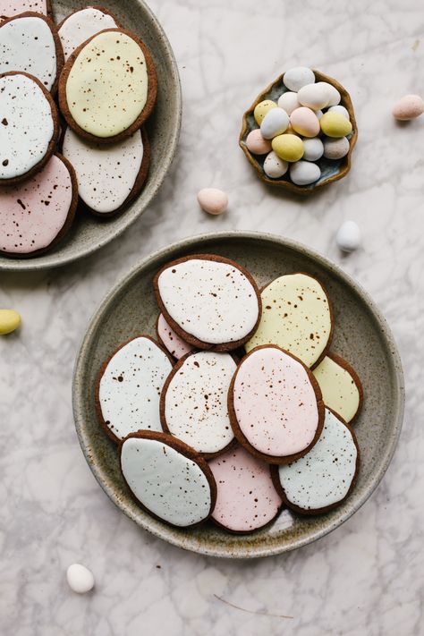 Chocolate Cutout Cookies (with Speckled Easter Egg Decorating Tutorial!) - Wood & Spoon Chocolate Cutout Cookies, Piping Frosting, Cutout Cookies, Sugar Cookie Frosting, Chocolate Powder, Pretty Cookies, Cookie Frosting, Wood Spoon, Cut Out Cookies