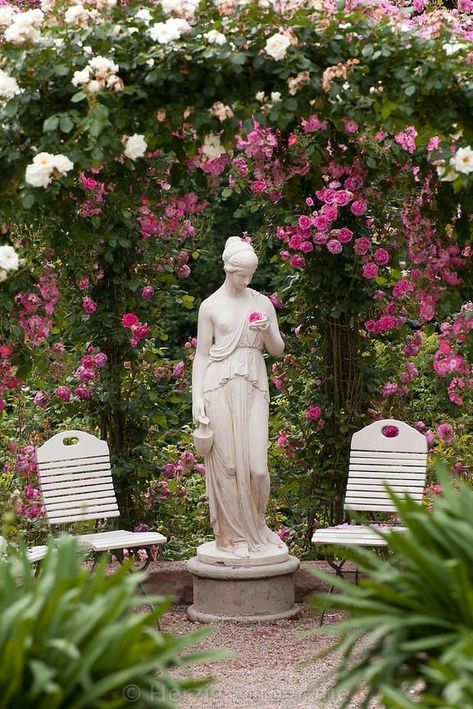 Formal Garden, The Secret Garden, Romantic Garden, Gorgeous Gardens, Garden Statues, Shade Garden, Dream Garden, Garden Room, Garden Inspiration