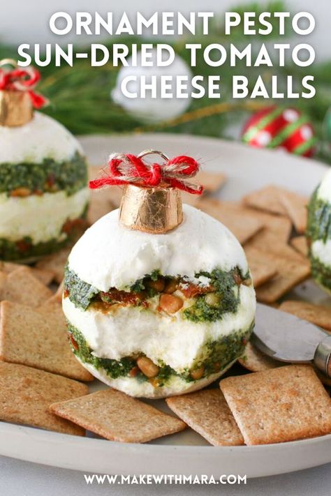 Christmas Cheese And Crackers, Make Ahead Appetizer Recipes, Christmas Appetizer Ideas, Christmas Cheese Board, Xmas Appetizers, Appetizer Christmas, Christmas Appetizer, Tomato Cheese, Christmas Recipes Appetizers