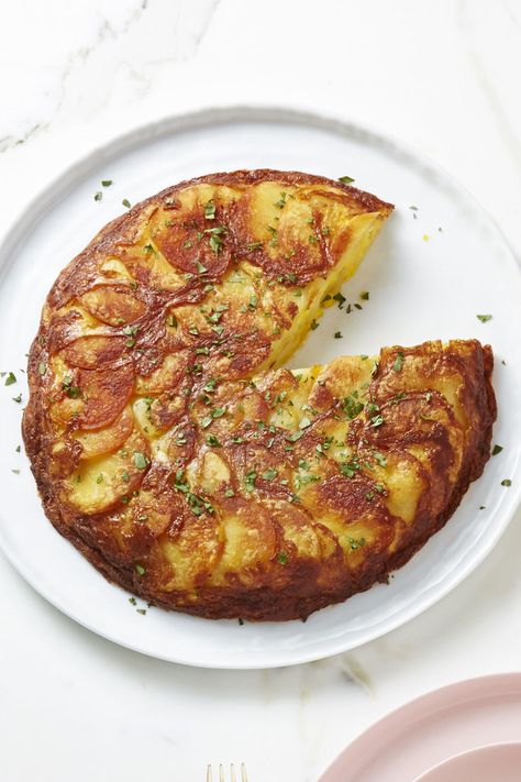 Spanish Potato Omelet - GoodHousekeeping.com Omelette Ingredients, Spanish Potato Omelet, Potato Omelette, Baked Omelette, Spanish Potatoes, Bacon Waffles, Healthy Egg Breakfast, Easy Egg Recipes, Best Brunch Recipes