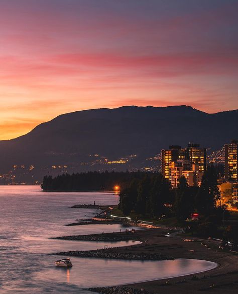 VANCOUVER 🇨🇦 on Instagram: “Sunset Beach by name, and nature 🌅 #Vancouver Photo: @giltamin” Vancouver Sunset, Vancouver Beach, Victoria British Columbia, Moving To Canada, Sunset Wallpaper, Pretty Wallpapers Backgrounds, Sunset Beach, Sunshine Coast, Beach Sunset