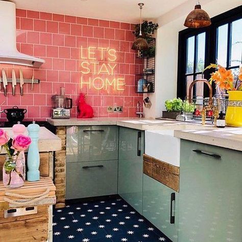 Maximalist Home, Bohemian Kitchen, Decor Eclectic, Eclectic Kitchen, Lets Stay Home, 카페 인테리어 디자인, Green Sofa, Quirky Home Decor, Brick Walls