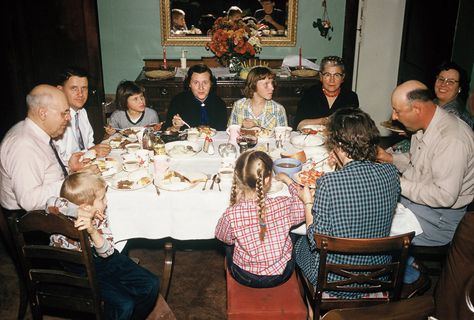 Christmas Drama, Family Dinner Table, Family Dining Table, Vintage Pics, Eat Together, Family Feast, Grandma's House, Family Eating, Real Family