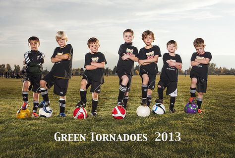 Soccer Photography Poses, Kids Soccer Team, Soccer Team Pictures, Soccer Team Photos, Soccer Poses, Soccer Photography, Football Photography, Team Photography, Playing Soccer