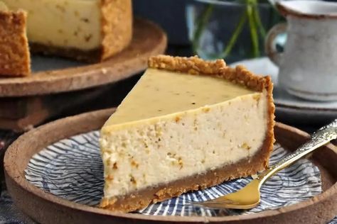 Vanilla Bean Brown Butter Cheesecake Brown Butter Cheesecake, Vanilla Bean Cheesecake, Cheesecake Mousse, Vanilla Cheesecake, Homemade Cheesecake, Lchf Recipes, Cookie Crumbs, Thanksgiving Desserts, Dessert Drinks