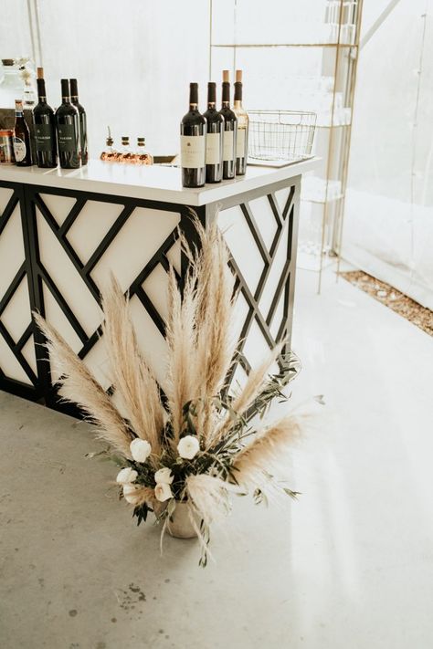 Black And Sand Wedding, Black And White Venue Decor, Black Tan And White Wedding, Black White And Copper Wedding, Black White Beige Wedding, Black And White Western Wedding, Black And Neutral Wedding, Black And White Boho Wedding, Black And White Wedding Aesthetic