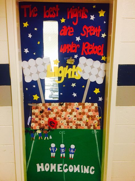 My homexoming classroom door, 1st place. Cheer Camp Door Decorations, Homecoming Decorations Hallway, High School Door, Homecoming Hallways, Football Locker Decorations, Locker Room Decorations, Teacher Door Decorations, Door Decorating Ideas, Homecoming Decorations