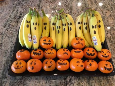 Halloween Clementine Pumpkins, Clementine Jack O Lanterns, Class Halloween Party Treats, Halloween Snacks And Treats For School, Hallowen Food Ideas Easy, Fruit For Halloween Party, Banana Halloween Treats, Fall Classroom Snacks For Kids, Halloween Fruit Ideas For School