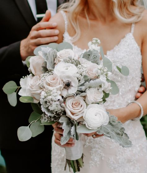 Silver Dollar Bouquet, Sand Rose Bouquet, Quick Sand Roses Wedding, Quick Sand Roses, Scabiosa Bouquet, Anemone Bridal Bouquet, White Scabiosa, Quick Sand, Beach Bouquet