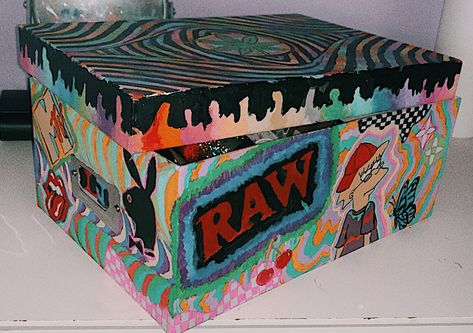 Painted Stash Box Ideas, Diy Stash Box Painting Ideas, Stash Box Painting Ideas Trippy, Box Paint Ideas, Trippy Box Painting Ideas, Box Painting Ideas Aesthetic, Stash Box Painting Ideas, Dresser Painting Ideas Creative, Cute Box Painting Ideas