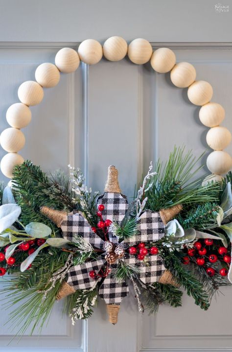 Wood Bead Decor Diy, Wooden Ball Christmas Wreath, Wreath With Interchangeable Decor, Christmas Beaded Wreaths, Wood Beaded Wreath Ideas, Bead Wreaths Diy Christmas, Christmas Wreath With Wooden Beads, How To Make A Wood Bead Wreath, How To Make A Beaded Wreath