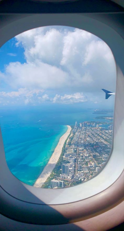 Pictures Of Miami Florida, Miami From Airplane, Miami Plane View, Travel Aesthetic Florida, Rich Miami Aesthetic, Miami Trip Aesthetic, Miami Summer Aesthetic, South Beach Miami Aesthetic, Miami Florida Aesthetic