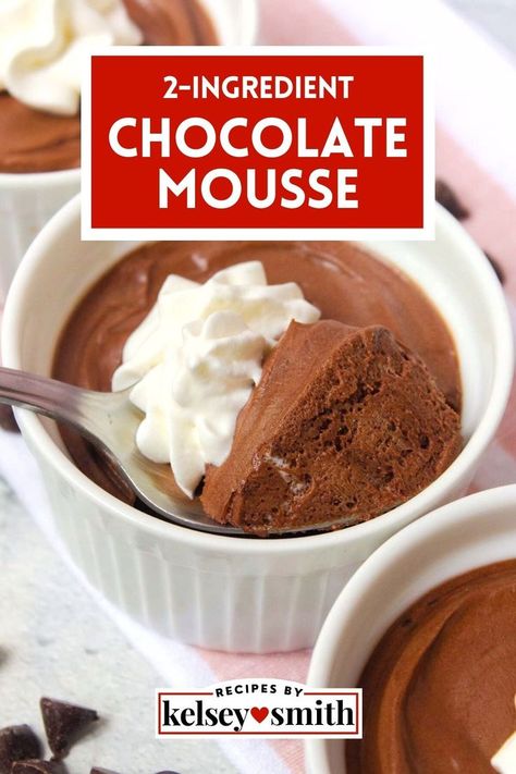 Chocolate mousse topped with heavy cream Chocolate Condensed Milk, Easy Chocolate Mousse Recipe, Homemade Chocolate Truffles, Easy Chocolate Mousse, Dessert Cups Recipes, Super Easy Desserts, Easy Chocolate Desserts, Dessert Cup, Chocolate Mousse Recipe