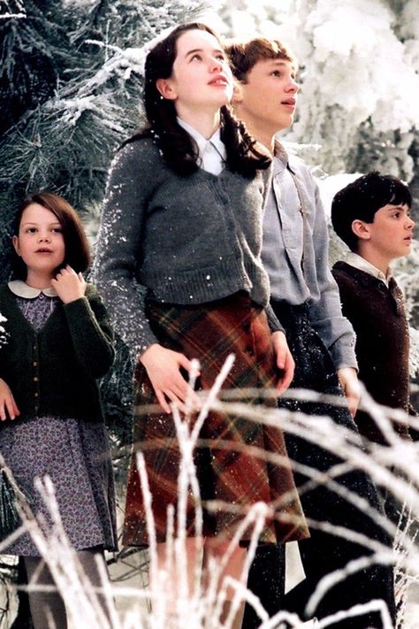 The Chronicles of Narnia: The Lion, the Witch and the Wardrobe (2005) British Period Dramas, Narnia Cast, Narnia Movies, Winter Movies, Period Drama Movies, Marie Stuart, Narnia 3, Alexandra Park, William Moseley