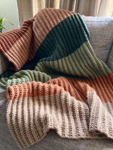 Chunky Blanket Color Ideas, Color Block Blanket, Knit Throw Blanket Pattern, Crochet Blanket Colors, Knit Blanket Pattern, Modern Crochet Blanket, Throw Blanket Pattern, Confection Au Crochet, Crochet Blanket Designs