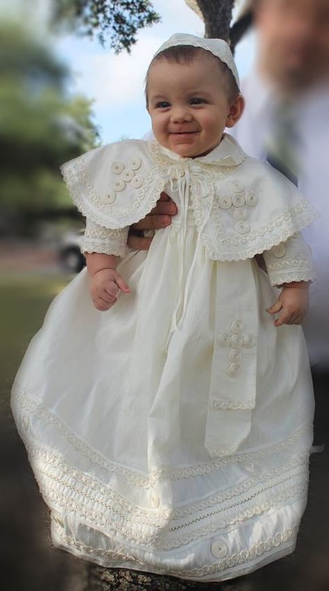 Pope style christening outfit for baby boys Baptism Gown Boy, Ideas Bautismo, Christening Gowns For Boys, Baby Blessing Dress, Baby Christening Gowns, Baby Boy Baptism Outfit, Boy Baptism Outfit, Blessing Dress, Baby Boy Christening