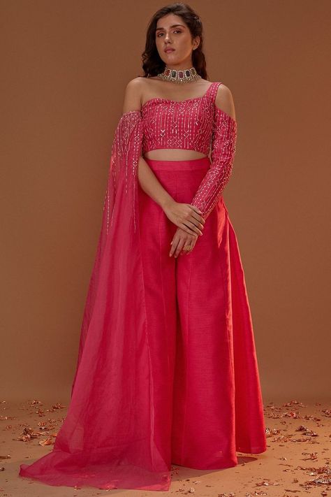 Unique Indian Dresses Ideas, Orange Indo Western Outfits, Pink Haldi Outfit, Pink And Orange Lehenga, Muslin Kaftan, Yellow Pink Outfit, Peacock Couture, Shaadi Outfits, Unique Fashion Outfits