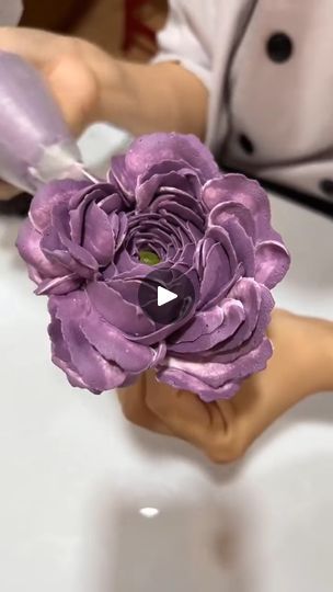 Flowers buttercream | Flowers buttercream 🌺🌸 | By Amazing Cake Decorating | Facebook Amazing Cake Decorating, Piping Buttercream, Amazing Cake, Buttercream Recipe, Buttercream Flowers, Amazing Cakes, Butter Cream, Cake Decorating, Cake