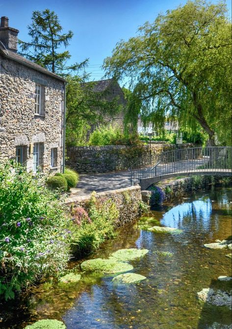 English Countryside Village, European Village Houses, Quaint English Villages, Small English Village, Cottage Village Aesthetic, Old English Village Aesthetic, English Village Aesthetic, Shere Village, Acnh Zen Path Design