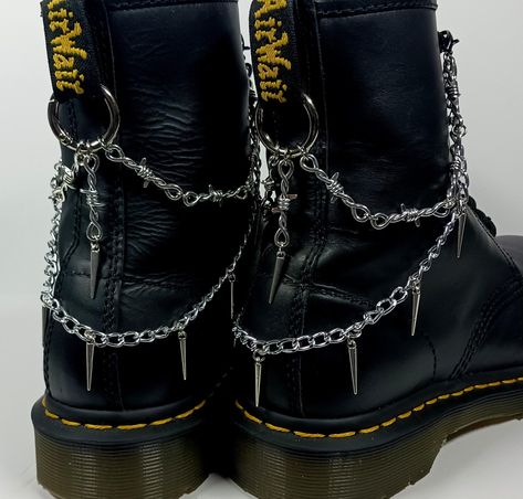 Boot chains with barbed wire charms and spikes. Silver aluminum chain. Spiked Boots Men, Boot Chains Diy, Spike Accessories, Rocker Outfits, Wire Charms, Chain Aesthetic, Deuce Gorgon, Chain Shoes, Swag Fits