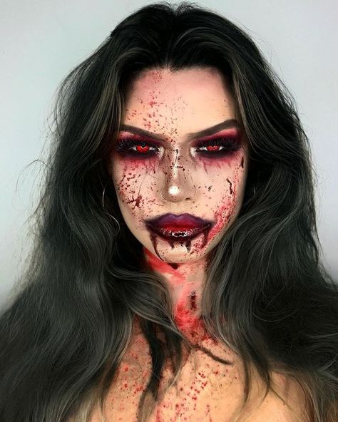 Halloween Face Paint Vampire, Vampire Makeup With Blood, Horror Vampire Makeup, Creative Vampire Costume, Vampire Makeup Scary, Halloween Scary Costumes Women, Creepy Vampire Makeup, Halloween Costumes Horror Women, Vampire Makeup Ideas Halloween