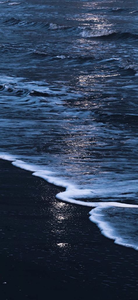 Nayyirah Waheed, Dark Beach, Ocean At Night, Dark Blue Wallpaper, Water Aesthetic, Navy Wallpaper, Ocean Vibes, Ocean Wallpaper, Do Nothing