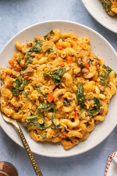 Give the classic childhood favorite an upgrade with this Healthy Hamburger Helper recipe. Loaded with veggies, spices, and cheese, this nutrient-packed recipe is one that the entire family will love. Healthy Hamburger Helper Recipes, Healthy Hamburger Helper, Hamburger Helper Recipe, Beef Stew Stove Top, Erin Lives Whole, Healthy Hamburger, Hamburger Helper Recipes, Food Eating, Homemade Hamburgers