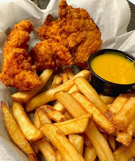 Chicken Fingers And Fries Aesthetic, Chicken Tender Platter, Fried Chicken And French Fries, Chicken And Fries Aesthetic, Fav Food Fries, Chicken Tenders And Fries Aesthetic, Chicken Tender And Fries, Fried Chicken And Fries, Fried Chicken Pictures