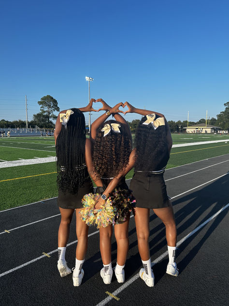 cheer pictures Astetic Cheer Pictures, Cheer Poses Individual Photo Ideas Black, Senior Cheer Pictures Group, Stunt Group Pictures, Majorette Picture Poses, Cheer Social Media Ideas, Trio Cheer Pictures, Cheer Friend Pictures, Cheerleading Black People