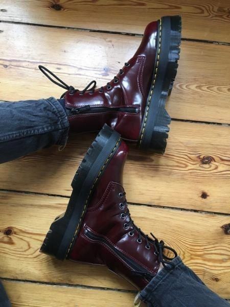 Dock Martens, Red Doc Martens, Martens Outfit, 2021 Outfits, Doc Martens Style, Dr Martens Outfit, Dr Martens Jadon, Martens Style, Doc Martens Outfit