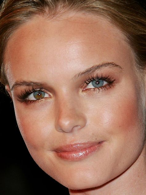 Kate Bosworth..those eyes.. Kate Bosworth Makeup, Kate Bosworth Eyes, Celebrities With Hooded Eyes, Peachy Eyeshadow, Eyeshadow Application, Burberry Beauty, 20 Makeup, Celebrity Makeup Looks, Celebrity Faces