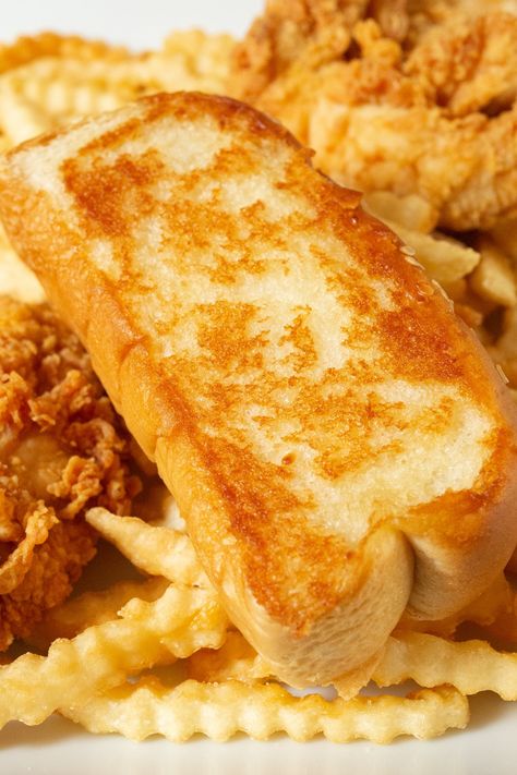 How To Make Canes Texas Toast, How To Make Canes Bread, Raising Canes Toast Recipe, Canes Toast Recipe, Raising Canes Texas Toast Recipe, Raising Canes Bread Recipe, Canes Bread Recipe, Homemade Raising Canes, Canes Texas Toast Recipe