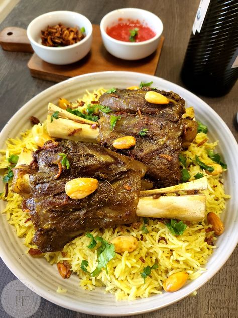 Arab Lamb Recipes, Mandi Rice Lamb, Persian Lamb Shank Recipe, Mandi Food, Lamb Mandi, Arabic Dinner, Lamb Biryani Recipe, Gluten Free Healthy Dinners, Mandi Recipe