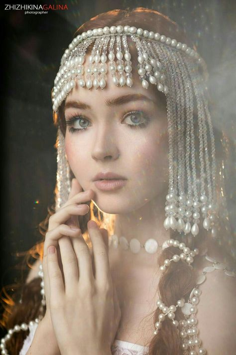 Pearl Wig, Pearl Headdress, Jewelled Headpiece, Beaded Headpiece, Headpiece Diy, Face Jewellery, Dress For Wedding, Head Dress, Crystal Headpiece