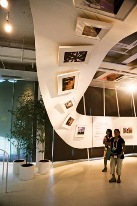 Exhibition Display Design, مركز ثقافي, Exposition Photo, Museum Interior, Museum Exhibition Design, Art Galleries Design, Interior Design Minimalist, Art Gallery Interior, Museum Displays