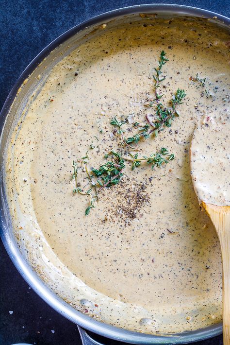 Easy creamy pepper sauce - Simply Delicious Creamy Pepper Sauce, Peper Steak, Steak Sauce Recipes, Pepper Sauce Recipe, Peppercorn Sauce, Marinade Sauce, Gravy Sauce, Steak Sauce, Savory Sauce