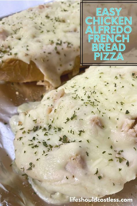 This is the perfect meal for those crazy busy weeknights that you really only have enough time or energy to throw a quick meal together and call it good. This Chicken Alfredo Pizza on French Bread only takes a few minutes to make, and five to ten minutes to cook, leaving you with the rest of your evening to enjoy. Pizza On French Bread, Easy Chicken Alfredo, Pizza Video, Chicken Alfredo Pizza, Alfredo Pizza, Mexican Chicken Casserole, French Bread Recipe, French Bread Pizza, Bread Pizza