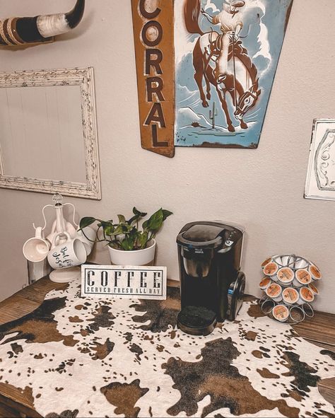 Modern Western Kitchen Decor, Western Coffee Bar Ideas, Country Apartment Ideas, Boho Western Classroom, Western Boho Kitchen Decor, Western Boho Apartment, Rodeo Home Decor, Apartment Decorating Western, Western Kitchen Decor Ideas